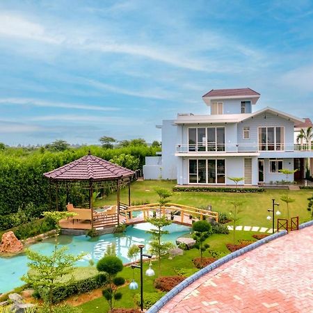 Stayvista At Serenity Farms With Pool, Lawn, Bonfire & Bbq Sohna Dış mekan fotoğraf