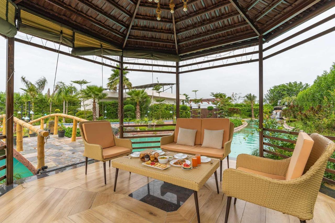 Stayvista At Serenity Farms With Pool, Lawn, Bonfire & Bbq Sohna Dış mekan fotoğraf