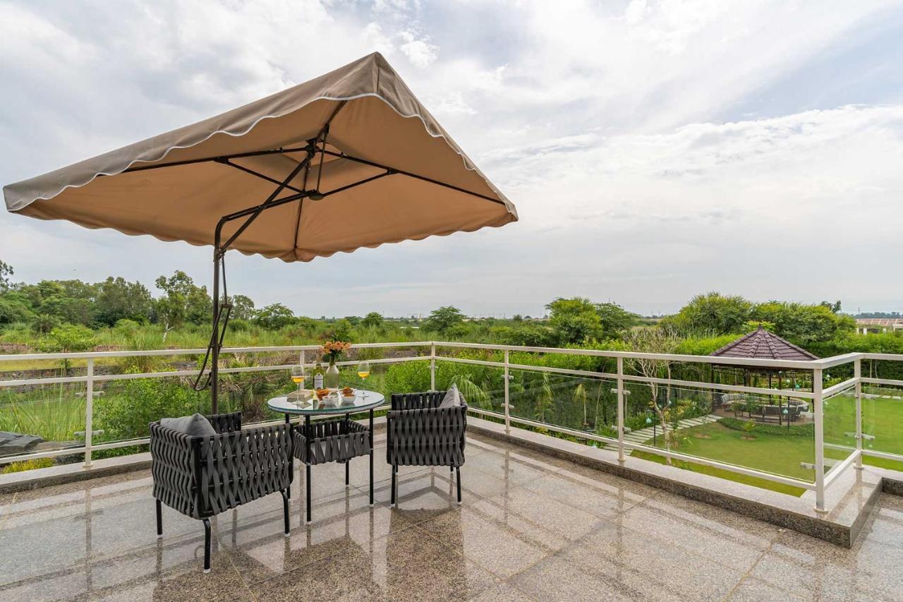 Stayvista At Serenity Farms With Pool, Lawn, Bonfire & Bbq Sohna Dış mekan fotoğraf