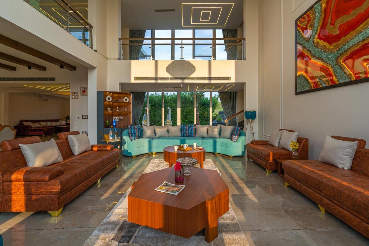 Stayvista At Serenity Farms With Pool, Lawn, Bonfire & Bbq Sohna Dış mekan fotoğraf