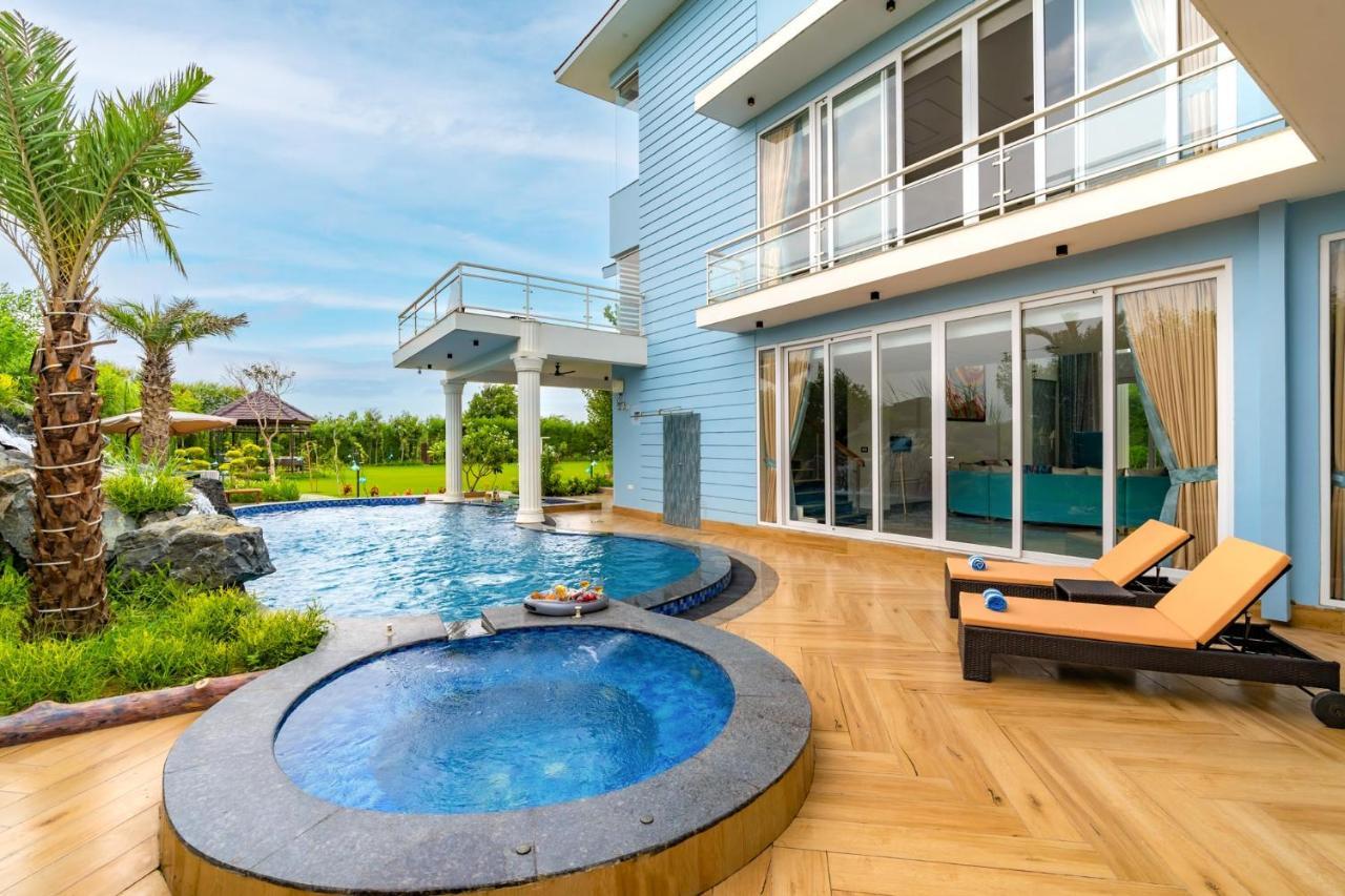 Stayvista At Serenity Farms With Pool, Lawn, Bonfire & Bbq Sohna Dış mekan fotoğraf